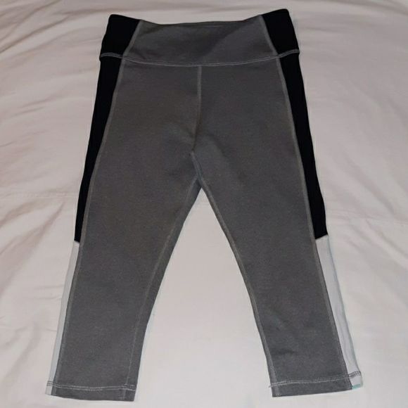Trina Turk Colorblock High‎ Waist Capri Leggings
S - Picture 1 of 7
